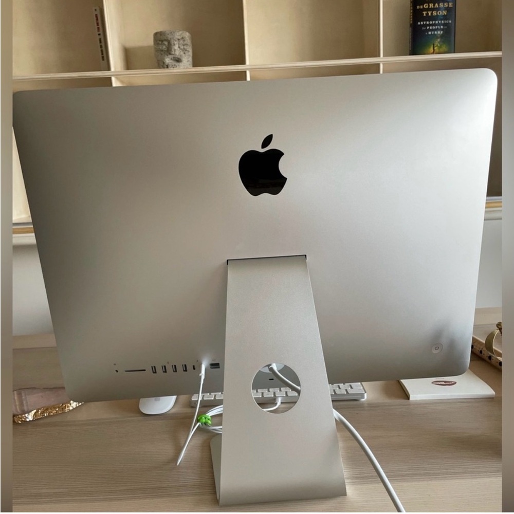 Apple Silver iMac with Mouse and Keyboard